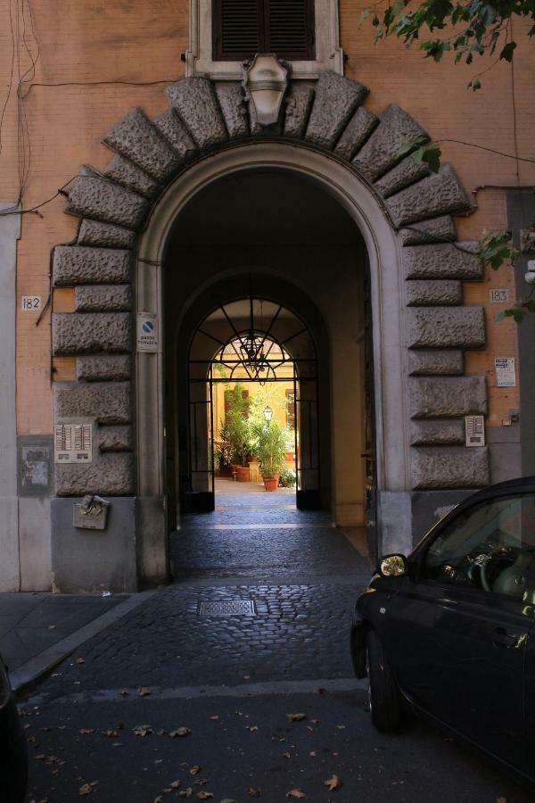 Hazelrome Apartment Rom